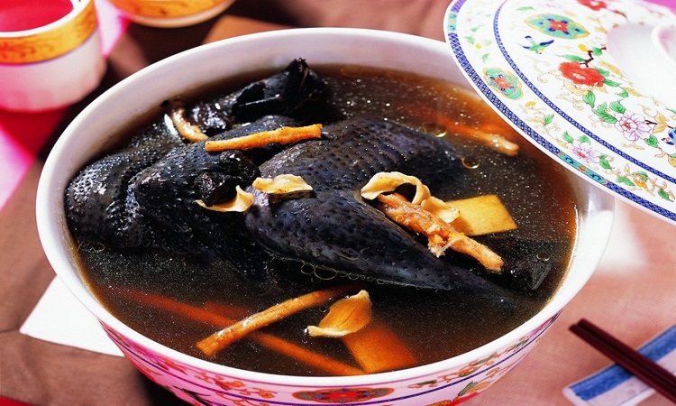 Gà đen Sapa - món ăn đặc trưng của người Mông tại Sapa