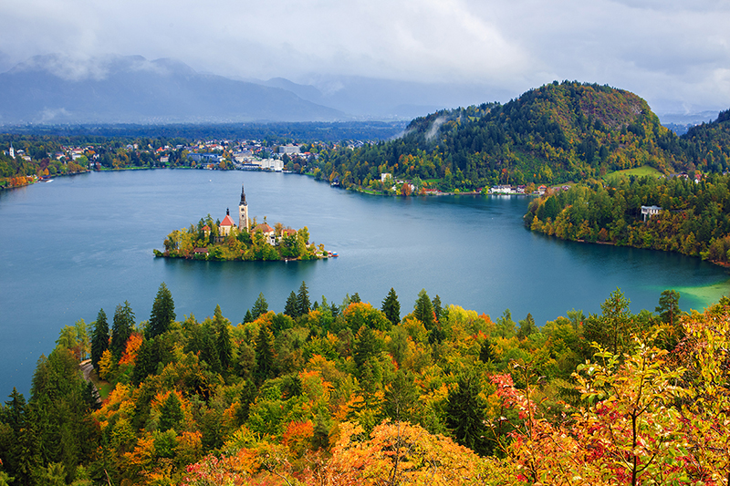 ngắm lá mùa thu hồ Bled