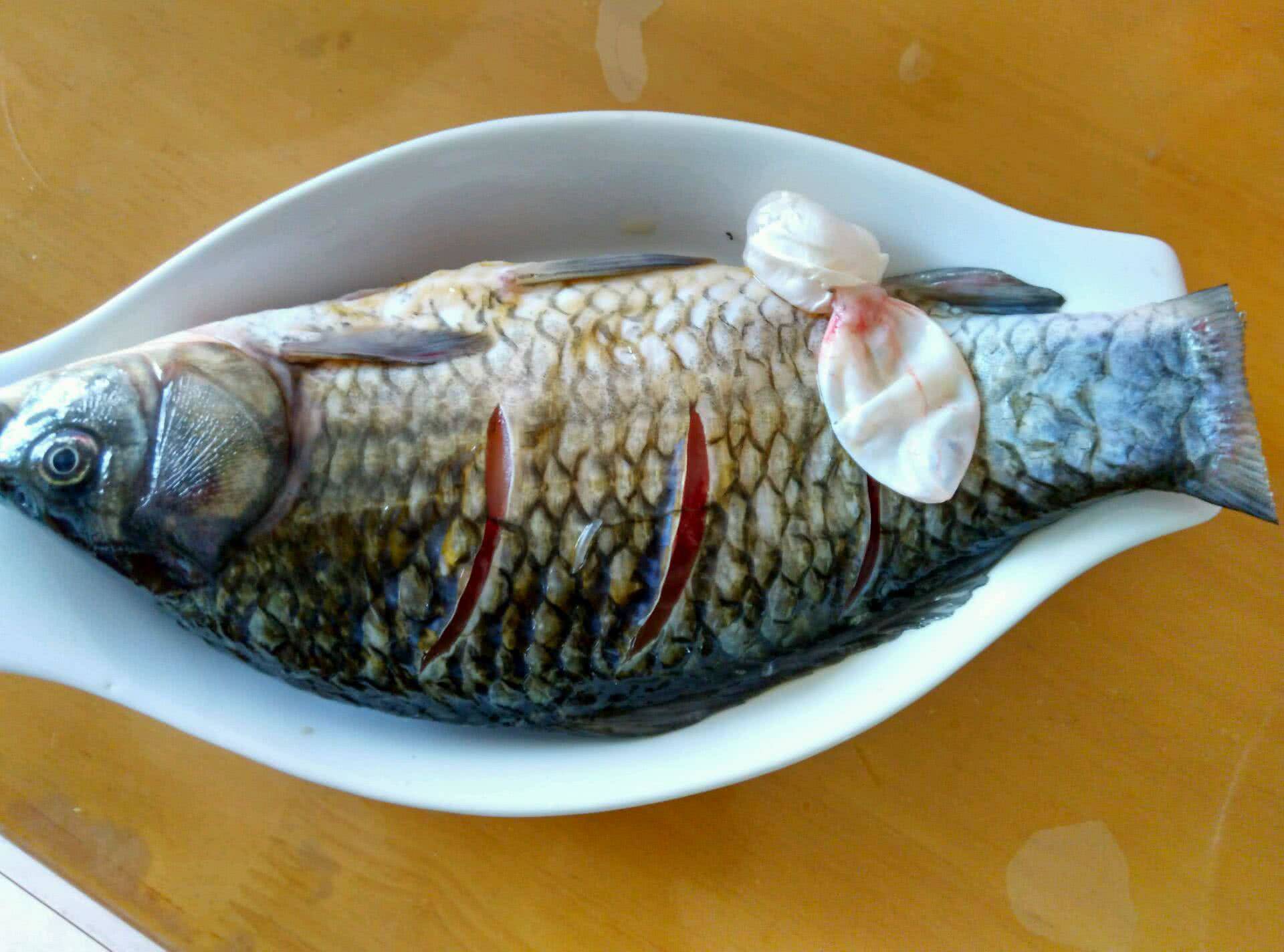 Sơ chế cá trước khi nấu