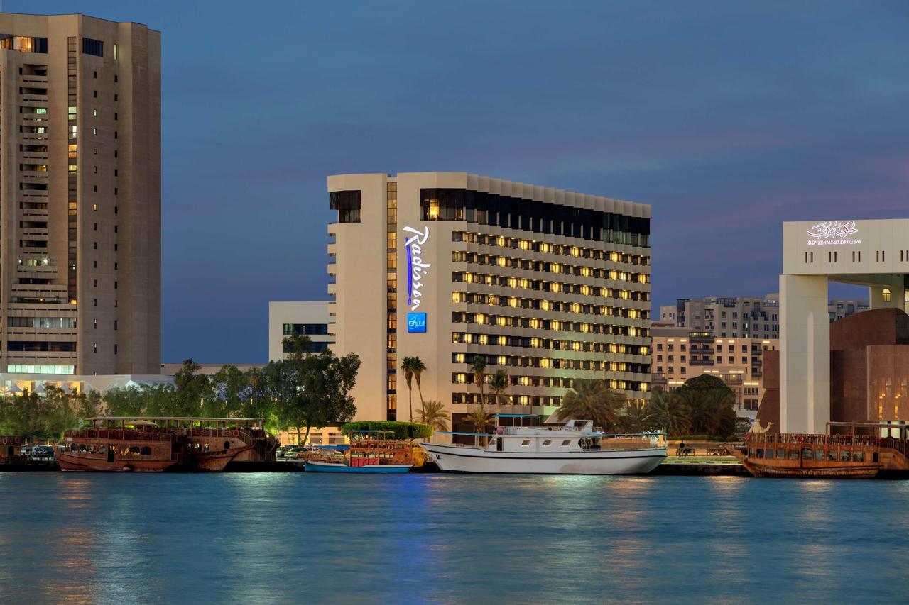 Khách sạn nổi tiếng "độc lạ" tại Dubai