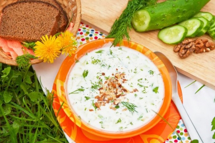 Món súp lạnh Tarator là món ăn hấp dẫn của Bulgaria.