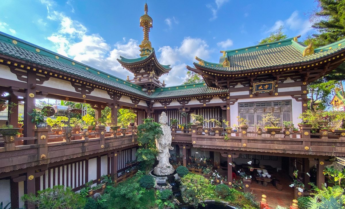 Khung cảnh chùa Minh Thành