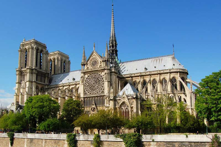 Kiến trúc đậm chất Gothic của Nhà thờ Đức bà Paris