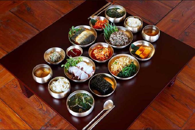 Kim chi xuất hiện ở hầu hết các bữa ăn của người Hàn Quốc