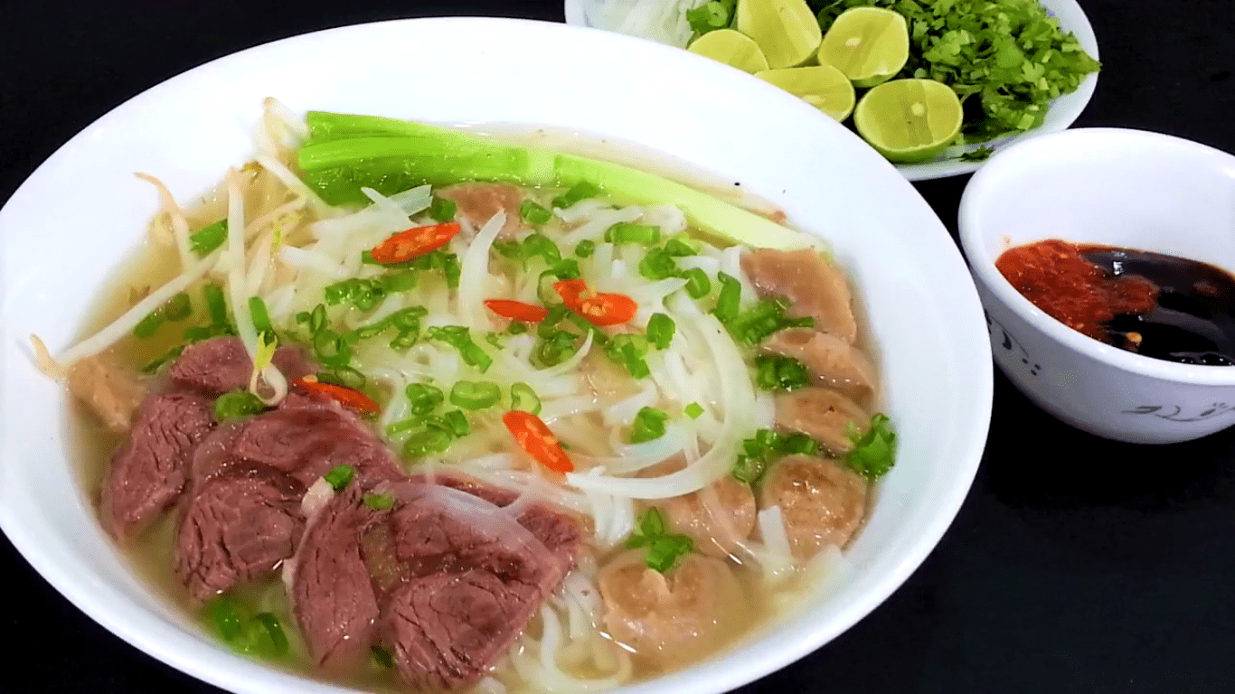 Nỗ lực "chuẩn hóa gạo, thịt bò, gia vị" cho phở Nam Định 
