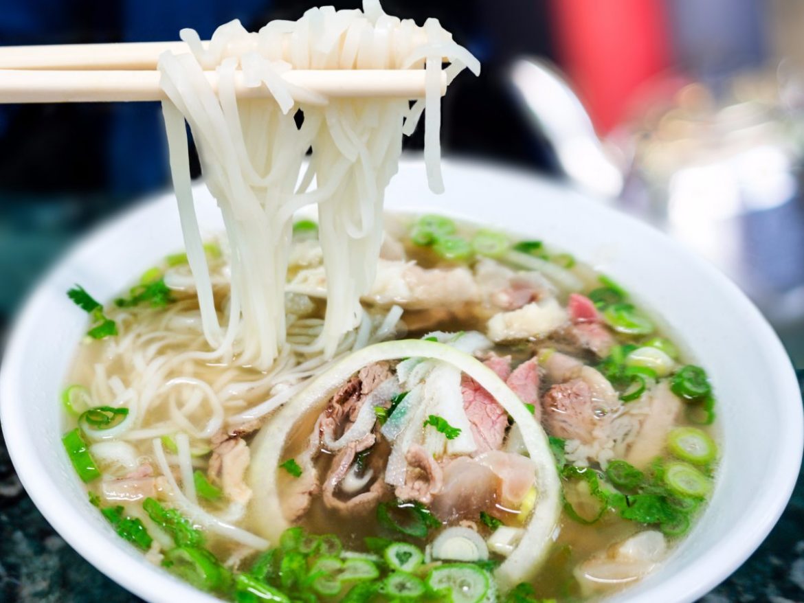 Làm gì để bảo tồn di sản văn hóa ẩm thực độc đáo – Phở Nam Định?