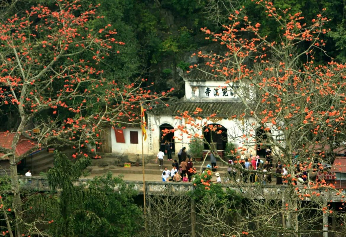 Mời các bạn viếng thăm chùa Hương – điểm đến của không gian thanh tịnh