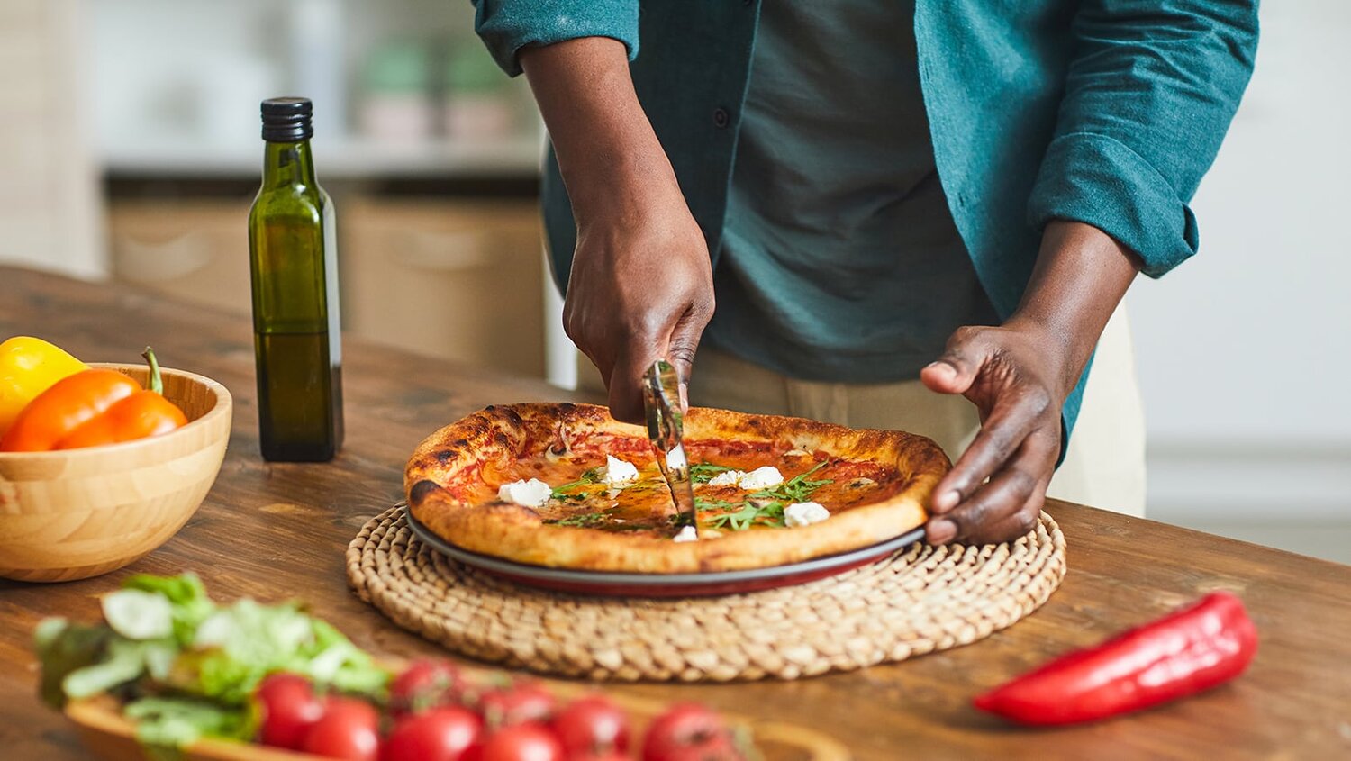 Từ ‘pizza’, có nghĩa là ‘chiếc bánh’, được đặt ra vào khoảng năm 1000 sau Công nguyên