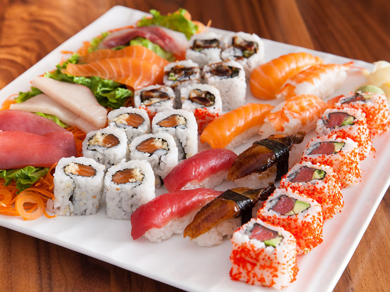 Sushi hải sản sống đặc trưng của Nhật Bản