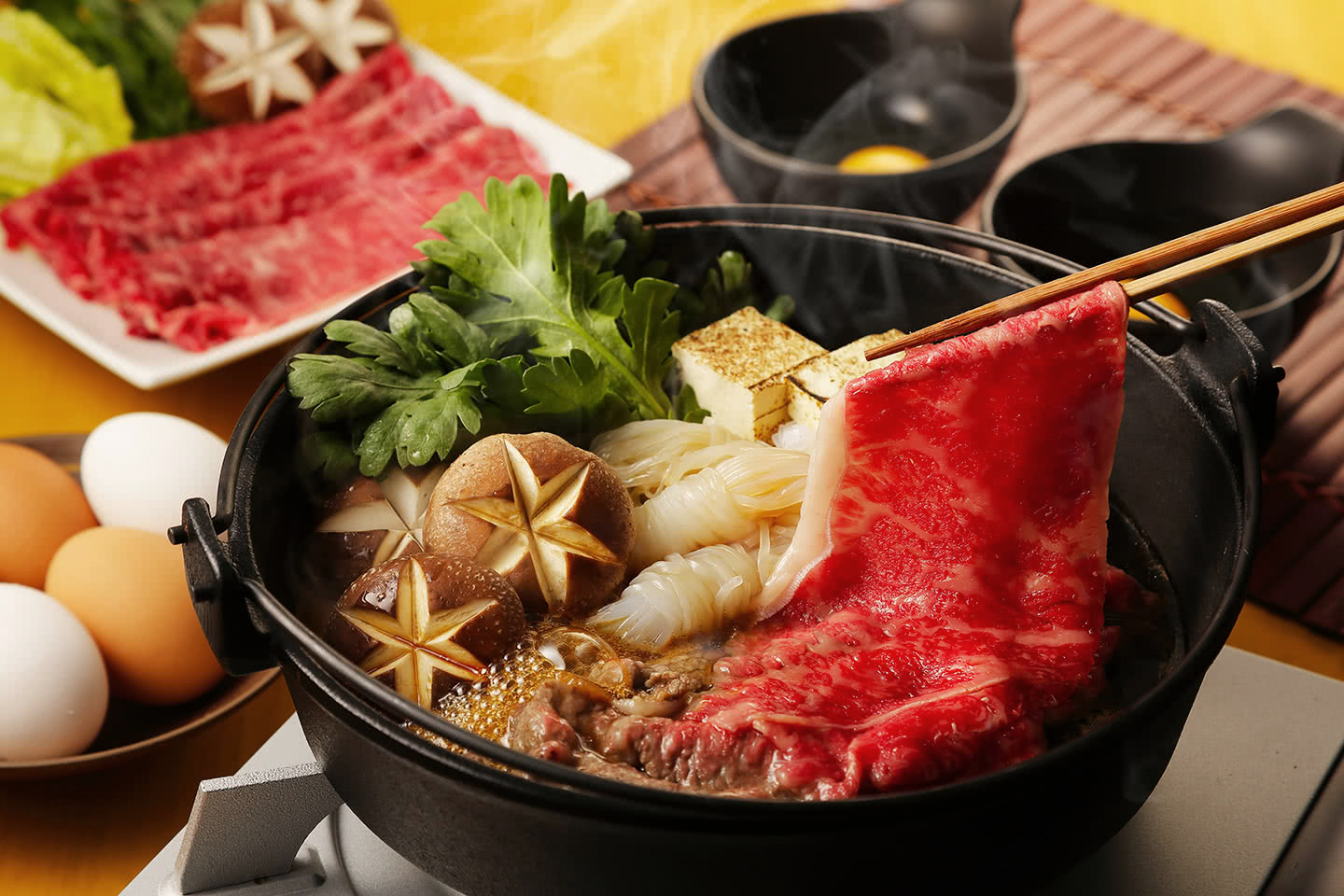 Món lẩu thịt bò Nhật Bản – Sukiyaki nổi tiếng