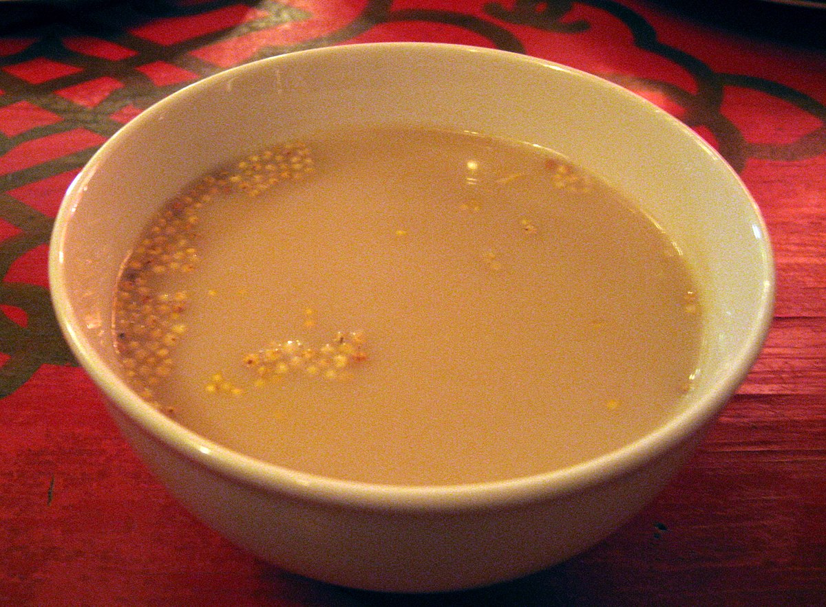 Trà sữa nóng là đồ uống truyền thống đặc sắc của người Mông Cổ