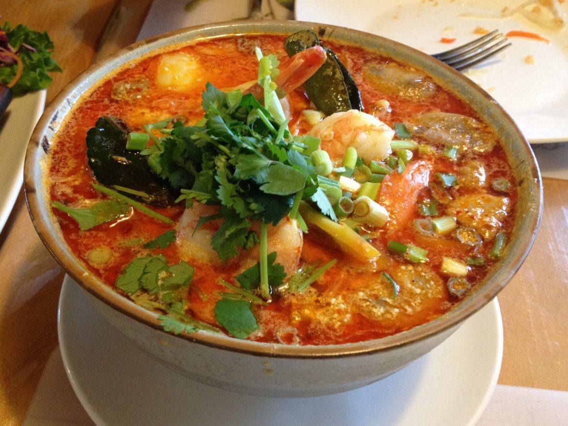 Tom Yum chua cay món ăn đặc trưng của Thái Lan