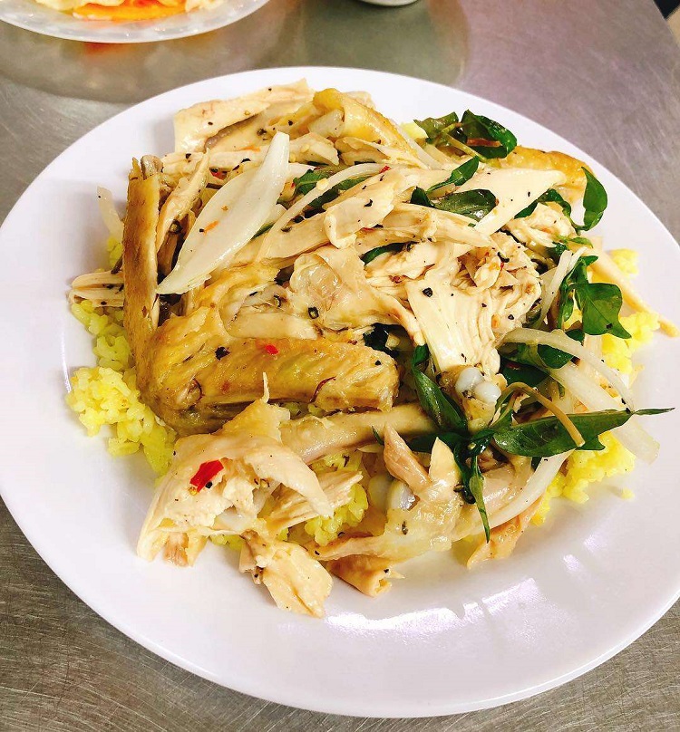 Cơm gà Đà Nẵng mang đậm màu sắc ẩm thực