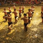 Vật cầu bùn - lễ hội Việt Nam được vinh danh trên báo Mỹ